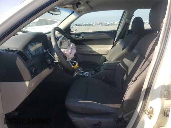 2006 Chrysler 300 with VIN 2C3KA43R26H309775, listed as a Copart auction lot 69139595 with 121,645 mi miles and Salvage title. Bid and sale history available at DreamBid. Image 7.