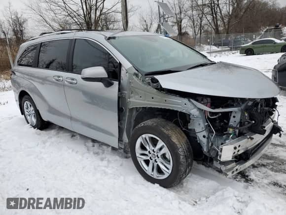2024 Toyota Sienna Limited z VIN 5TDZRKEC9RS215091, wystawiony jako Copart lot #45182405 z przebiegiem 2 602 mil mil oraz Szkoda całkowita • Salvage title. Historia ofert i sprzedaży dostępna na DreamBid. Obrazek 4.