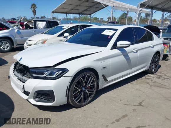 2023 BMW 5 Series 530e с VIN WBA13AG02PCM85786, выставлен на аукционе IAAI как лот 41830816 с пробегом 44 695 миль миль и . История ставок и продаж доступна на DreamBid. Изображение 2.