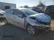 2017 Chevrolet Cruze LT z VIN 3G1BE6SM5HS586821, wystawiony jako Copart lot #87071505 z przebiegiem 56 610 mil mil oraz Nie do naprawy • Non repairable. Historia ofert i sprzedaży dostępna na DreamBid. Obrazek 4.