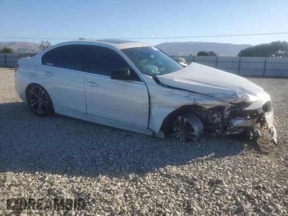 2018 BMW 3 Series 330i z VIN WBA8B9C52JEE83164, wystawiony jako Copart lot #82083175 z przebiegiem 37 266 mil mil oraz Szkoda całkowita • Salvage title. Historia ofert i sprzedaży dostępna na DreamBid. Obrazek 4.