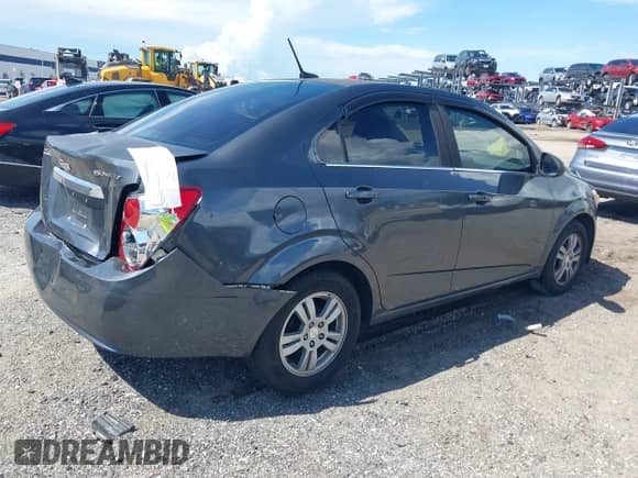 2012 Chevrolet Sonic LT с VIN 1G1JC5SHXC4223356, выставлен на аукционе IAAI как лот 42993786 с пробегом 104 412 миль миль и . История ставок и продаж доступна на DreamBid. Изображение 4.