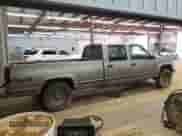 2000 Chevrolet Silverado 3500 z VIN 1GCHK33R4YF491903, wystawiony jako Copart lot #42501245 z przebiegiem 388 000 mil mil oraz Szkoda całkowita • Salvage title. Historia ofert i sprzedaży dostępna na DreamBid. Obrazek 3.