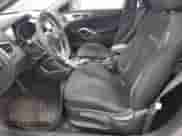 2014 Hyundai Veloster z VIN KMHTC6AD8EU196161, wystawiony jako Copart lot #82244385 z przebiegiem 146 717 mil mil oraz Czysty tytuł • Clean title. Historia ofert i sprzedaży dostępna na DreamBid. Obrazek 7.