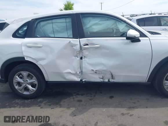 2023 Honda HR-V LX с VIN 3CZRZ2H30PM748501, выставлен на аукционе IAAI как лот 42432658 с пробегом 27 185 миль миль и . История ставок и продаж доступна на DreamBid. Изображение 6.