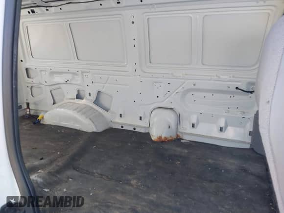 2001 Ford Econoline Cargo с VIN 1FTRE14261HA74987, выставлен на аукционе IAAI как лот 42372331 с пробегом 75 465 миль миль и . История ставок и продаж доступна на DreamBid. Изображение 8.