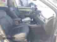 2019 Mitsubishi Outlander ES z VIN JA4AZ3A3XKZ020513, wystawiony jako IAAI lot #43344203 z przebiegiem 121 168 mil mil oraz . Historia ofert i sprzedaży dostępna na DreamBid. Obrazek 5.