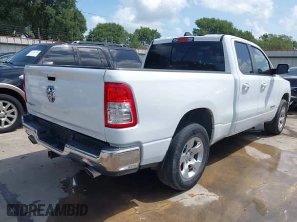 2022 Ram 1500 Big Horn z VIN 1C6RREBT8NN190343, wystawiony jako IAAI lot #42514747 z przebiegiem 65 593 mil mil oraz . Historia ofert i sprzedaży dostępna na DreamBid. Obrazek 4.