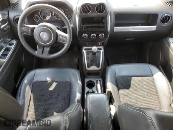 2014 Jeep Compass Sport с VIN 1C4NJDAB2ED871167, выставлен на аукционе Copart как лот 60557625 с пробегом 134 133 миль миль и Списание • Salvage title. История ставок и продаж доступна на DreamBid. Изображение 8.