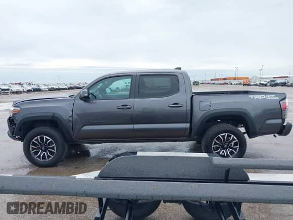 2021 Toyota Tacoma SR5 с VIN 5TFAZ5CNXMX097509, выставлен на аукционе IAAI как лот 41889399 с пробегом 81 598 миль миль и . История ставок и продаж доступна на DreamBid. Изображение 15.