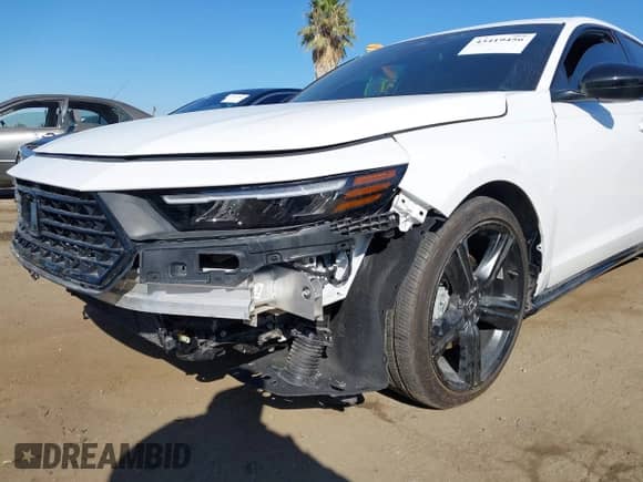 2025 Honda Accord Sport-L z VIN 1HGCY2F77SA033940, wystawiony jako IAAI lot #43419456 z przebiegiem 6 501 mil mil oraz . Historia ofert i sprzedaży dostępna na DreamBid. Obrazek 12.