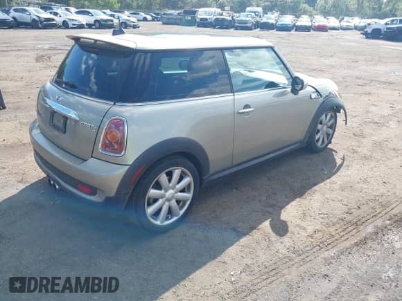 2008 MINI Hardtop S with VIN WMWMF73538TV35556, listed as a IAAI auction lot 43328105 with 113,334 mi miles and . Bid and sale history available at DreamBid. Image 4.