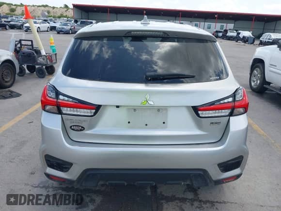 2023 Mitsubishi Outlander ES z VIN JA4ARUAU5PU016999, wystawiony jako IAAI lot #42525414 z przebiegiem 15 010 mil mil oraz . Historia ofert i sprzedaży dostępna na DreamBid. Obrazek 16.
