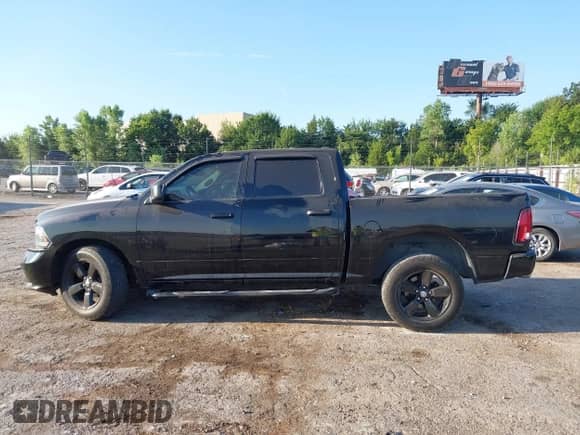 2014 Ram 1500 Express z VIN 1C6RR7KT9ES218874, wystawiony jako IAAI lot #43000372 z przebiegiem 161 666 mil mil oraz . Historia ofert i sprzedaży dostępna na DreamBid. Obrazek 14.