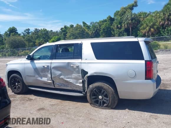 2019 Chevrolet Suburban LT с VIN 1GNSKHKC6KR168384, выставлен на аукционе IAAI как лот 43050839 с пробегом 102 640 миль миль и . История ставок и продаж доступна на DreamBid. Изображение 14.
