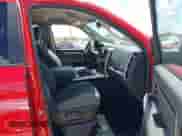 2019 Ram 1500 Big Horn z VIN 1C6RR6LT2KS515344, wystawiony jako IAAI lot #42591249 z przebiegiem 49 261 mil mil oraz . Historia ofert i sprzedaży dostępna na DreamBid. Obrazek 5.