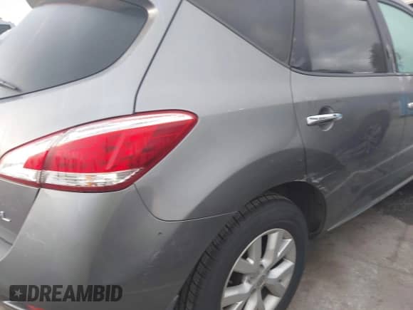 2013 Nissan Murano LE z VIN JN8AZ1MU6DW211191, wystawiony jako IAAI lot #42385422 z przebiegiem 207 553 mil mil oraz . Historia ofert i sprzedaży dostępna na DreamBid. Obrazek 6.