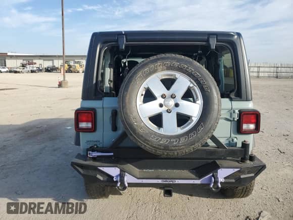 2023 Jeep Wrangler Sport z VIN 1C4GJXAN1PW634889, wystawiony jako Copart lot #48496145 z przebiegiem 15 874 mil mil oraz Szkoda całkowita • Salvage title. Historia ofert i sprzedaży dostępna na DreamBid. Obrazek 6.