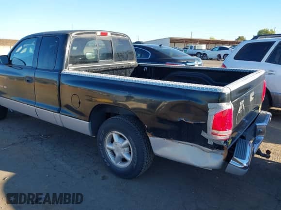 2000 Dodge Dakota Sport with VIN 1B7GL22N0YS764439, listed as a IAAI auction lot 43547217 with 102,038 mi miles and . Bid and sale history available at DreamBid. Image 6.