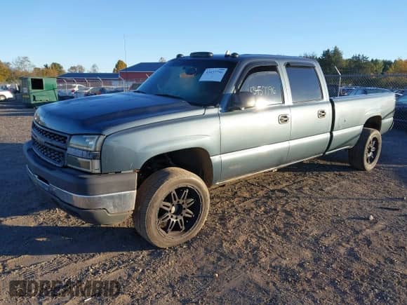 2006 Chevrolet Silverado 3500 SRW Wrk Trk с VIN 1GCHK33D96F267379, выставлен на аукционе IAAI как лот 43457796 с пробегом 313 080 миль миль и . История ставок и продаж доступна на DreamBid. Изображение 2.