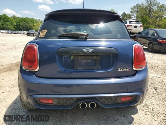2015 MINI Hardtop S с VIN WMWXP7C54FT740648, выставлен на аукционе Copart как лот 55412595 с пробегом 51 810 миль миль и Списание • Salvage title. История ставок и продаж доступна на DreamBid. Изображение 6.