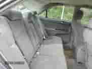 2005 Toyota Camry LE z VIN 4T1BE30KX5U628303, wystawiony jako Copart lot #71839265 z przebiegiem 186 304 mil mil oraz Czysty tytuł • Clean title. Historia ofert i sprzedaży dostępna na DreamBid. Obrazek 10.