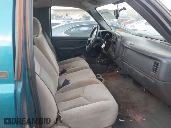 2005 Chevrolet Silverado 1500 Work Truck z VIN 1GCEC14X85Z221486, wystawiony jako IAAI lot #43404608 z przebiegiem 210 858 mil mil oraz . Historia ofert i sprzedaży dostępna na DreamBid. Obrazek 5.