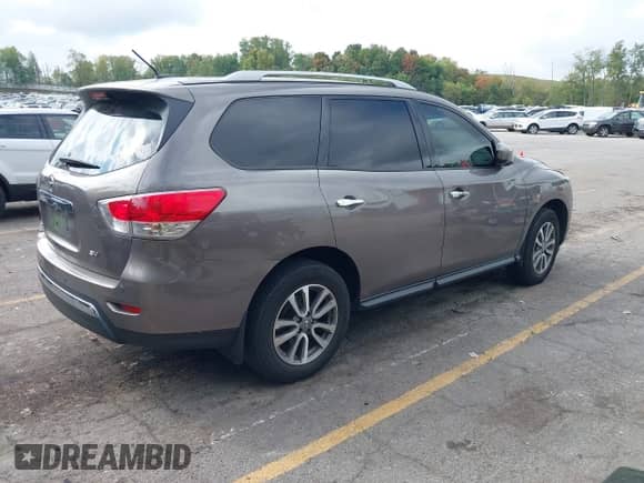 2013 Nissan Pathfinder SL with VIN 5N1AR2MN2DC623292, listed as a IAAI auction lot 43308174 with 132,806 mi miles and . Bid and sale history available at DreamBid. Image 4.
