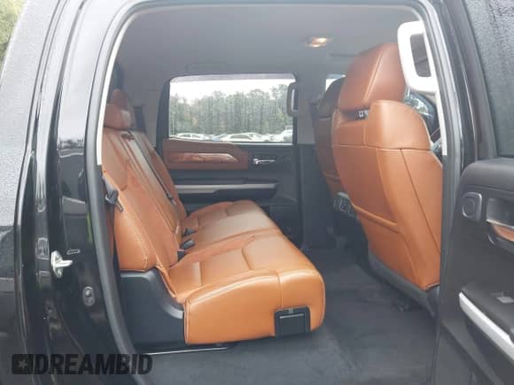 2019 Toyota Tundra SR5 с VIN 5TFAY5F15KX792392, выставлен на аукционе IAAI как лот 43157300 с пробегом 73 246 миль миль и . История ставок и продаж доступна на DreamBid. Изображение 8.