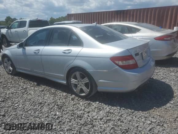 2011 Mercedes-Benz C 350 Sport с VIN WDDGF5GBXBR136948, выставлен на аукционе Copart как лот 68033115 с пробегом 116 718 миль миль и Списание • Salvage title. История ставок и продаж доступна на DreamBid. Изображение 2.