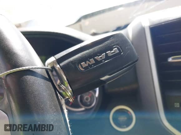 2020 Ram 1500 Big Horn z VIN 1C6SRFFT8LN394431, wystawiony jako IAAI lot #42743100 z przebiegiem 92 181 mil mil oraz . Historia ofert i sprzedaży dostępna na DreamBid. Obrazek 11.