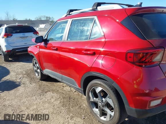 2022 Hyundai Venue SEL z VIN KMHRC8A34NU136536, wystawiony jako IAAI lot #43408284 z przebiegiem 15 791 mil mil oraz . Historia ofert i sprzedaży dostępna na DreamBid. Obrazek 14.