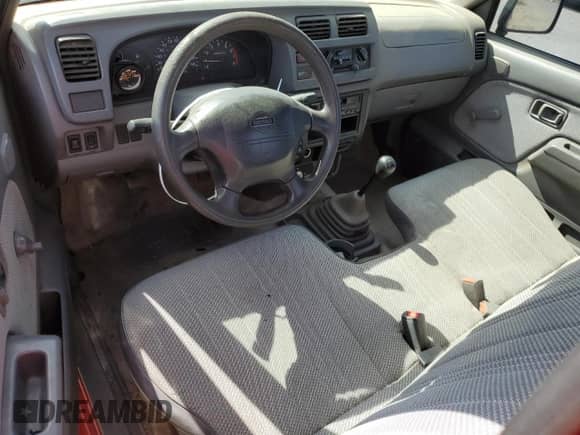 1998 Nissan Frontier XE z VIN 1N6DD21S2WC364538, wystawiony jako Copart lot #62867545 z przebiegiem 261 987 mil mil oraz Szkoda całkowita • Salvage title. Historia ofert i sprzedaży dostępna na DreamBid. Obrazek 8.