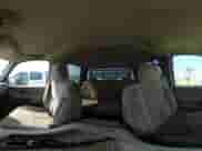 2003 Chevrolet Silverado 2500HD LS z VIN 1GCHK23193F126937, wystawiony jako IAAI lot #41893874 z przebiegiem 260 432 mil mil oraz . Historia ofert i sprzedaży dostępna na DreamBid. Obrazek 18.