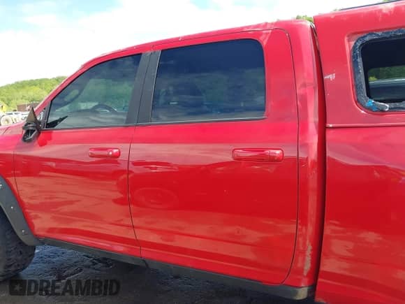 2019 Ram 1500 Big Horn z VIN 1C6RR7TT7KS516706, wystawiony jako IAAI lot #42237978 z przebiegiem 128 926 mil mil oraz . Historia ofert i sprzedaży dostępna na DreamBid. Obrazek 14.