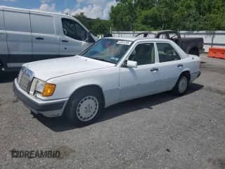 1993 Mercedes-Benz 300 with VIN WDBED30E7PB915559, listed as a Copart auction lot 62641255 with 108,438 mi miles and Clean title. Bid and sale history available at DreamBid. Image 1.