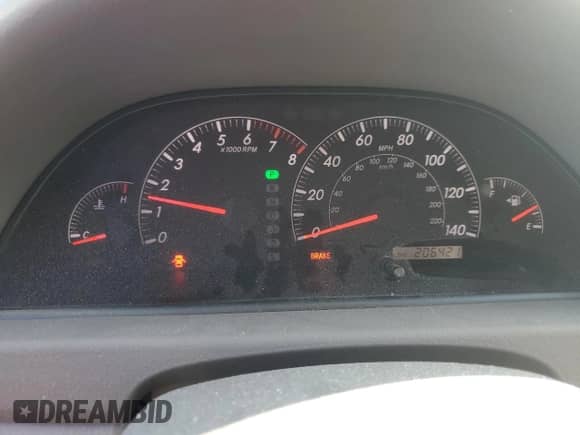 2005 Toyota Camry LE z VIN 4T1BF30K85U595119, wystawiony jako Copart lot #82520485 z przebiegiem 206 421 mil mil oraz Szkoda całkowita • Salvage title. Historia ofert i sprzedaży dostępna na DreamBid. Obrazek 9.