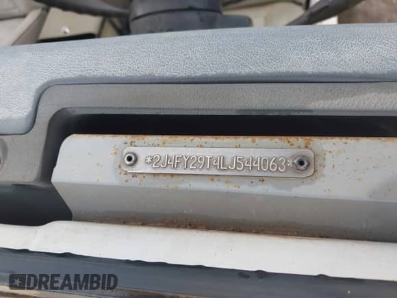 1990 Jeep Wrangler with VIN 2J4FY29T4LJ544063, listed as a IAAI auction lot 42414414 with 145,546 mi miles and . Bid and sale history available at DreamBid. Image 9.