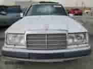 1990 Mercedes-Benz 300 E with VIN WDBEA30D6LB280621, listed as a Copart auction lot 81055225 with 117,575 mi miles and Clean title. Bid and sale history available at DreamBid. Image 5.