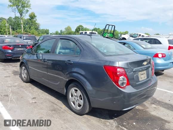 2013 Chevrolet Sonic LS с VIN 1G1JA5SH5D4132230, выставлен на аукционе IAAI как лот 42880023 с пробегом 101 485 миль миль и . История ставок и продаж доступна на DreamBid. Изображение 3.