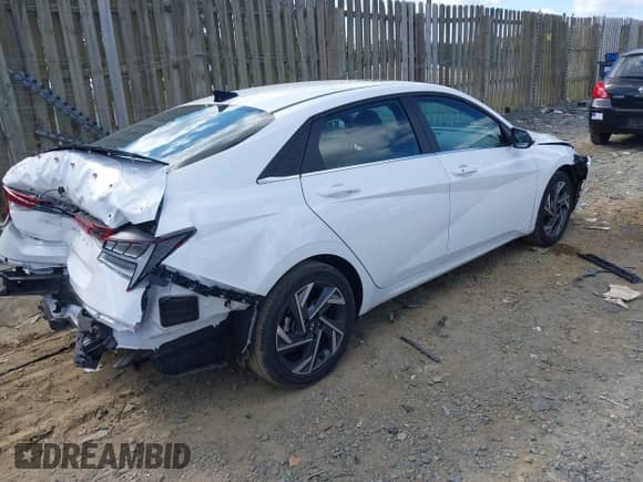 2025 Hyundai Elantra SEL Convenience with VIN KMHLS4DG0SU912558, listed as a IAAI auction lot 43384473 with 17,426 mi miles and . Bid and sale history available at DreamBid. Image 4.