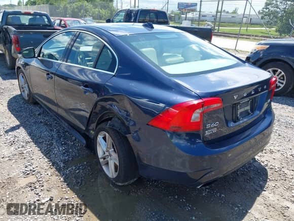 2015 Volvo S60 T5 Drive-E Premier with VIN YV126MFK9F1337917, listed as a IAAI auction lot 42518123 with 79,265 mi miles and . Bid and sale history available at DreamBid. Image 3.