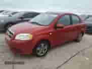 2007 Chevrolet Aveo LS z VIN KL1TD56637B138891, wystawiony jako Copart lot #75453814 z przebiegiem Nie podano mil oraz Szkoda całkowita • Salvage title. Historia ofert i sprzedaży dostępna na DreamBid. Obrazek 1.