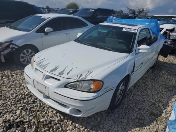 2001 Pontiac Grand Am GT z VIN 1G2NW12E71M649960, wystawiony jako Copart lot #83866485 z przebiegiem 171 015 mil mil oraz Szkoda całkowita • Salvage title. Historia ofert i sprzedaży dostępna na DreamBid. Obrazek 1.
