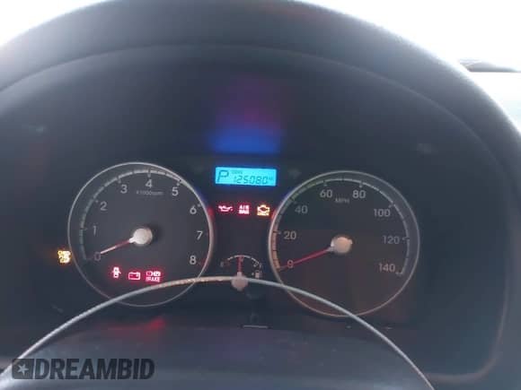 2010 Hyundai Accent Blue z VIN KMHCM3AC2AU180941, wystawiony jako IAAI lot #41398712 z przebiegiem 125 080 mil mil oraz . Historia ofert i sprzedaży dostępna na DreamBid. Obrazek 7.