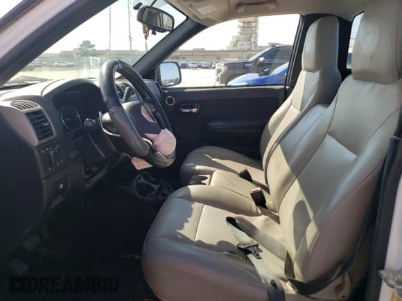 2011 Chevrolet Colorado Work Truck z VIN 1GCCSBF95B8141465, wystawiony jako Copart lot #56434145 z przebiegiem 104 471 mil mil oraz Szkoda całkowita • Salvage title. Historia ofert i sprzedaży dostępna na DreamBid. Obrazek 7.