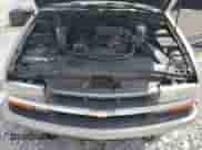 2000 Chevrolet S-10 LS z VIN 1GCDT19W0YK211706, wystawiony jako Copart lot #69227405 z przebiegiem 156 404 mil mil oraz Szkoda całkowita • Salvage title. Historia ofert i sprzedaży dostępna na DreamBid. Obrazek 11.