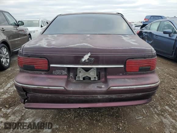 1993 Chevrolet Caprice с VIN 1G1BL53E4PR102257, выставлен на аукционе Copart как лот 85344924 с пробегом 228 725 миль миль и Списание • Salvage title. История ставок и продаж доступна на DreamBid. Изображение 6.