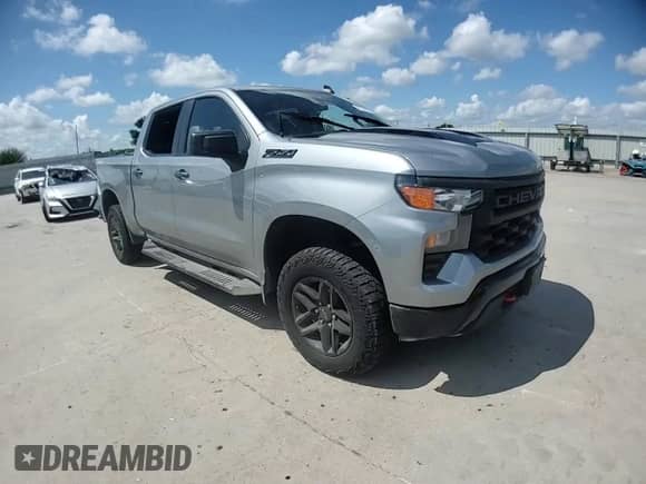 2024 Chevrolet Silverado 1500 Custom Trail Boss z VIN 3GCUDCE88RG346358, wystawiony jako Copart lot #62258825 z przebiegiem Nie podano mil oraz Szkoda całkowita • Salvage title. Historia ofert i sprzedaży dostępna na DreamBid. Obrazek 14.
