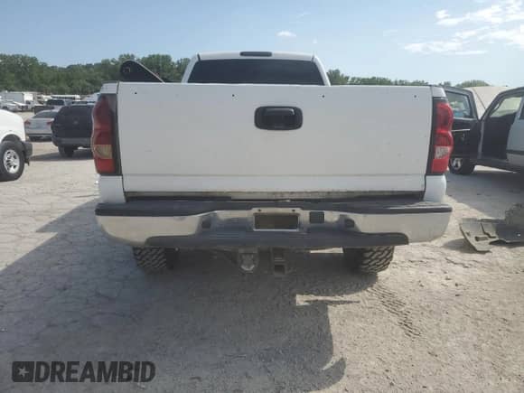 2007 Chevrolet Silverado 2500HD LT1 with VIN 1GCHC23D77F174255, listed as a Copart auction lot 69247055 with 390,834 mi miles and Salvage title. Bid and sale history available at DreamBid. Image 6.